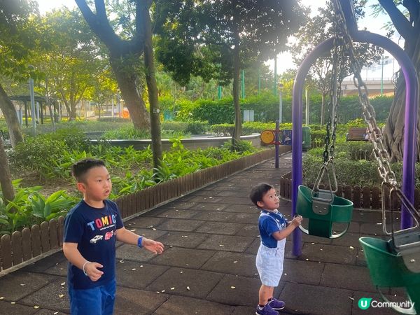 海洋公園玩攤位遊戲又中獎；