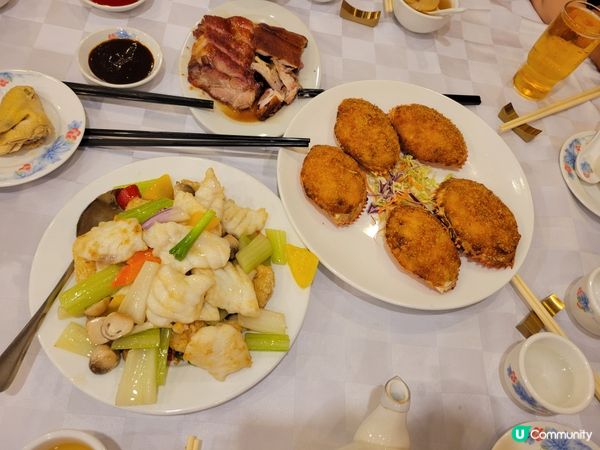 鳳凰酒家的蝦多士及釀蟹殼都是餐廳推薦美食，另外去自助餐當然要...