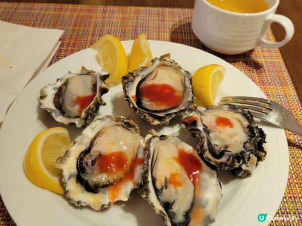 鳳凰酒家的蝦多士及釀蟹殼都是餐廳推薦美食，另外去自助餐當然要...