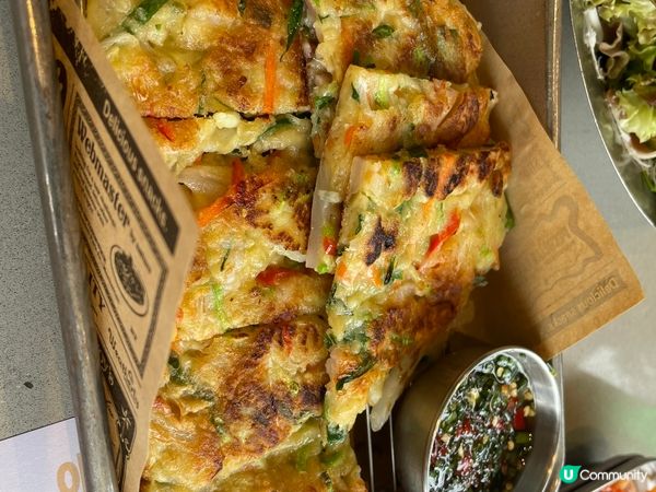 韓國美食，有海鮮煎餅，肥牛八爪魚BBQ鍋, 炸鷄、雪糕及香蕉...