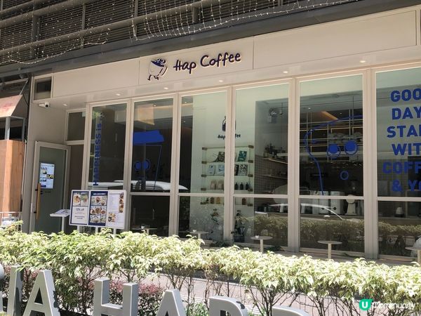 香港北角滙廣場場內有各種不同餐廳，店舖，又有戲院及大型超級市...