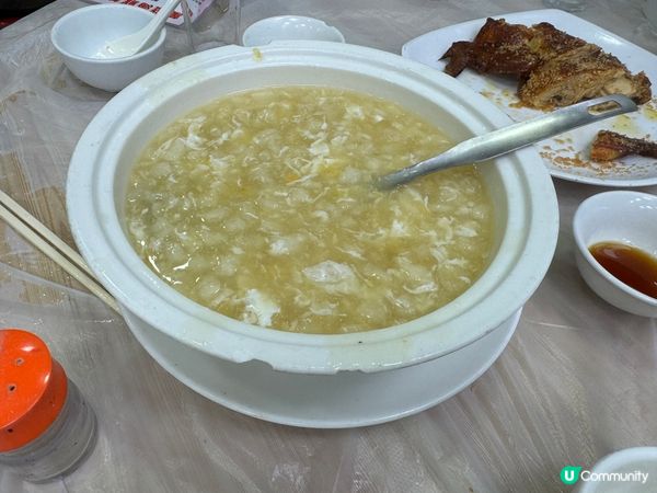 上面4幅相片喺深水埗九江街萬發海鮮菜館拍攝，左上角為招牌菜黑...