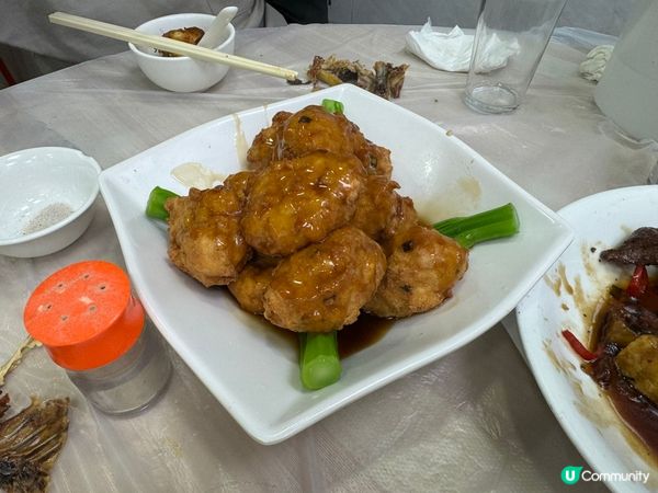 上面4幅相片喺深水埗九江街萬發海鮮菜館拍攝，左上角為招牌菜黑...