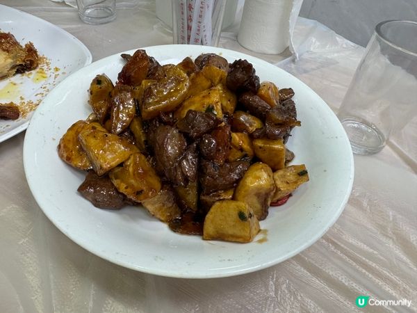 上面4幅相片喺深水埗九江街萬發海鮮菜館拍攝，左上角為招牌菜黑...