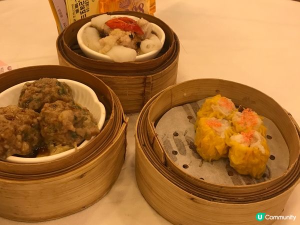 稻香酒樓的流沙奶黃包，潮龍園的牛雜河，德田酒樓的點心