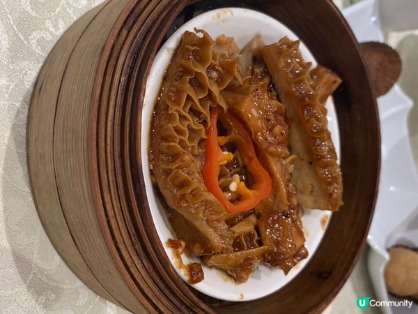 茶香氤氳,點心色香味俱全。