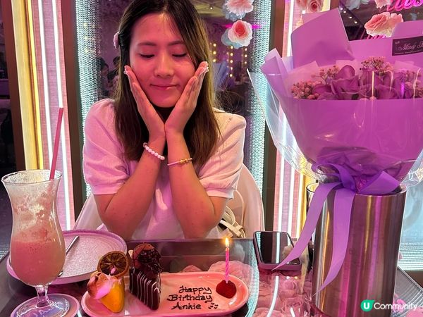 Jaja是一間素食餐廳，全間餐廳都是粉紅色和花朵，打卡一流！...