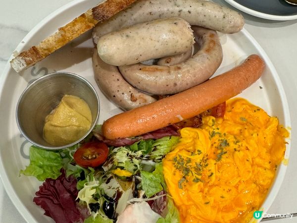 餐廳提供性價比高的午餐，牛扒肉汁豐富及新鮮。