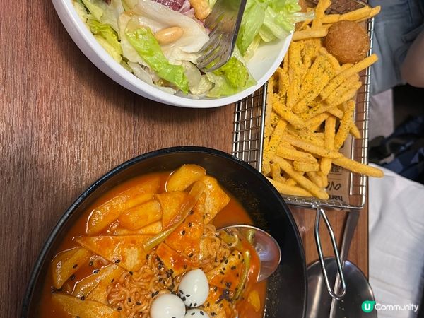 BHC Chicken 是一間主打韓式美食。圖片包括套餐（入...