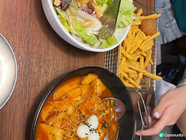 BHC Chicken 是一間主打韓式美食。圖片包括套餐（入...