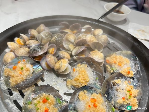 海鮮蒸鍋，健康鮮甜，又好吃！吃完海鮮，窩內的粥更是吸收了所有...