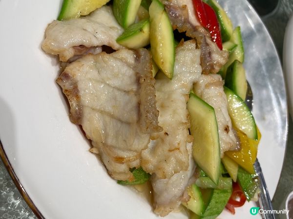 茶皇殿，帝皇蟹套餐，款式多，味道好，食材也新鮮，服務員態度很...