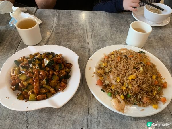 這次是介紹位於海之戀商場的老掌櫃東北菜館，味道不錯，份量和價...