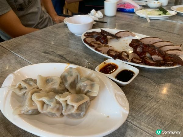 這次是介紹位於海之戀商場的老掌櫃東北菜館，味道不錯，份量和價...