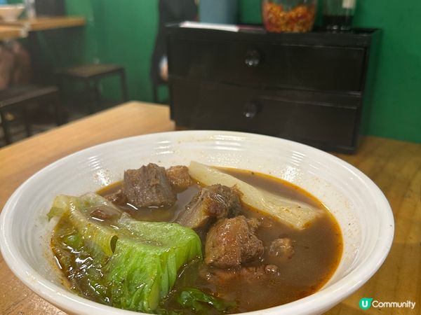 深水埗難得的美食， 有牛肉麵，蚵仔面線， 餐廳環境很像台灣小...