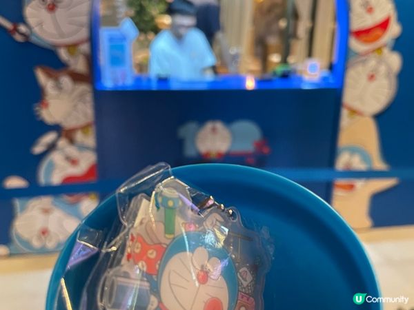 夏日炎炎拿着Doraemon樽裝水試試手風抽到自己想要的立牌...