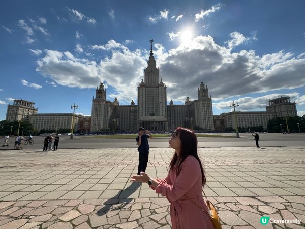 ?莫斯科大學?見到有人係度影婚紗相，暑假呢度人唔多，幾空曠，...