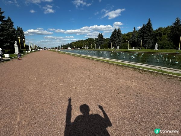 ?莫斯科大學?見到有人係度影婚紗相，暑假呢度人唔多，幾空曠，...