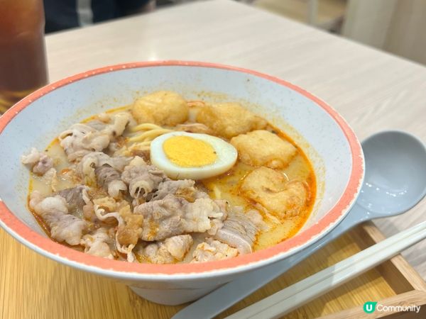 今年先開張嘅新式文青餐記🥢茶記以淺綠色為主嘅裝修🧩