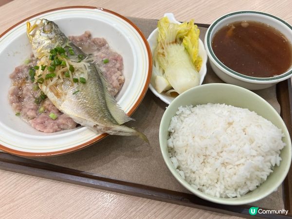 今年先開張嘅新式文青餐記🥢茶記以淺綠色為主嘅裝修🧩