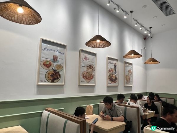 今年先開張嘅新式文青餐記🥢茶記以淺綠色為主嘅裝修🧩