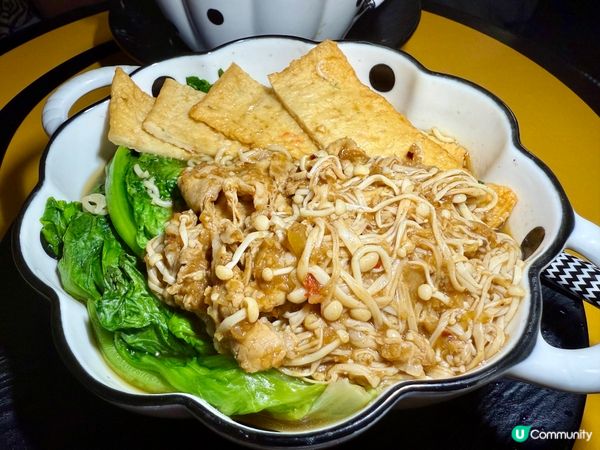 邪惡版常餐🤤沙嗲肥牛金菇公仔麵🍜