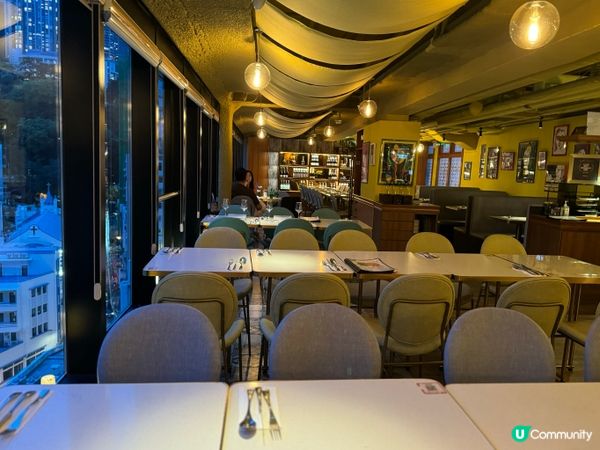 中環聚會餐廳✨ 簡約時尚寬敞 🏙️