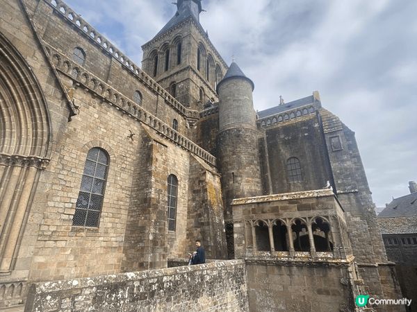 我覺得到法國必去的景點之一，是位於諾曼第大區聖馬洛灣附近的聖...