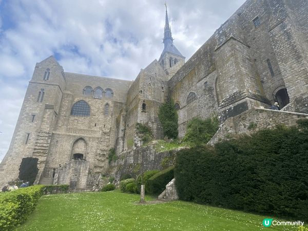 我覺得到法國必去的景點之一，是位於諾曼第大區聖馬洛灣附近的聖...