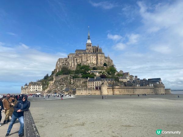 我覺得到法國必去的景點之一，是位於諾曼第大區聖馬洛灣附近的聖...
