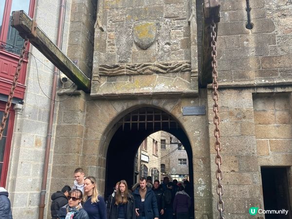 我覺得到法國必去的景點之一，是位於諾曼第大區聖馬洛灣附近的聖...