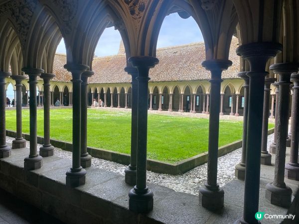 我覺得到法國必去的景點之一，是位於諾曼第大區聖馬洛灣附近的聖...