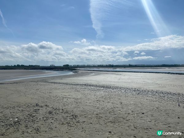 我覺得到法國必去的景點之一，是位於諾曼第大區聖馬洛灣附近的聖...