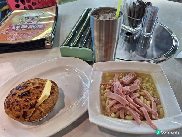 早餐：菠蘿油+火腿通粉+飲品