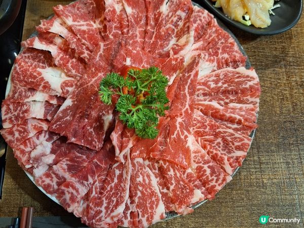 來這間火?店必食?潮洲湯底，有紫菜，豆腐，肉碎，小蝦乾，唐芹...