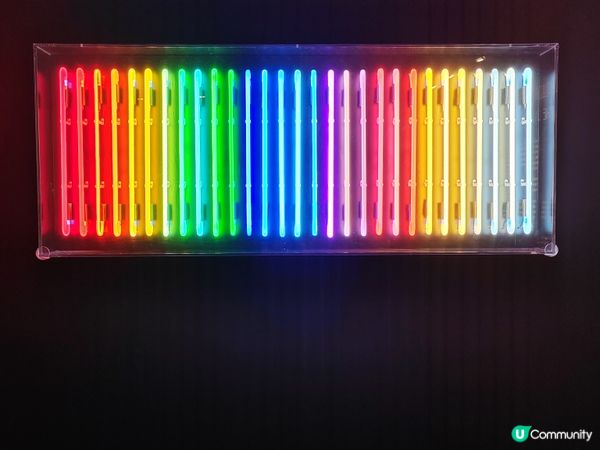 五光十色的《霓續》