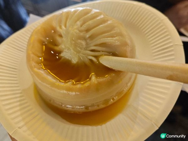 用吸管喝的🦀蟹黃灌湯包