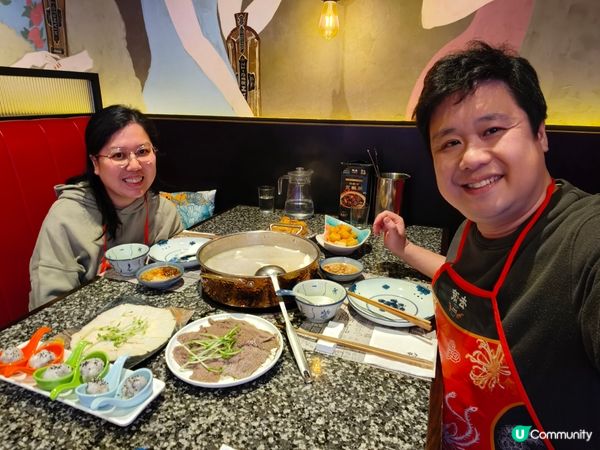 一間非常摩登的火鍋店帶有懷舊而有趣的氣氛