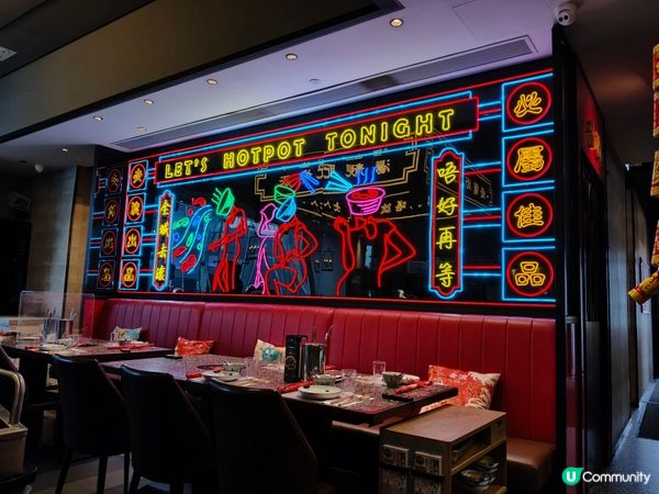 一間非常摩登的火鍋店帶有懷舊而有趣的氣氛
