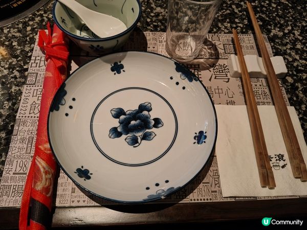 一間非常摩登的火鍋店帶有懷舊而有趣的氣氛