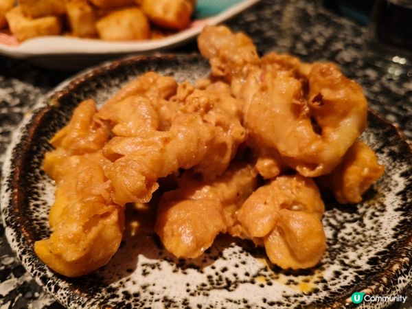 一間非常摩登的火鍋店帶有懷舊而有趣的氣氛