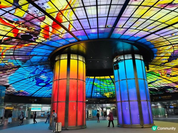 高雄美麗島捷運站打卡之旅 🚇✨