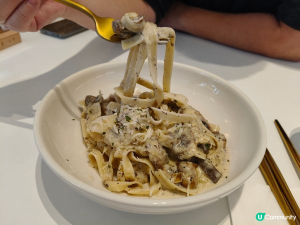 咖啡拉花藝術：飛馬與公雞