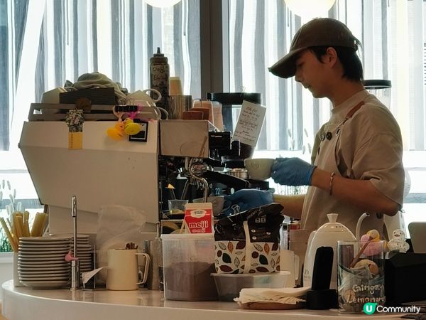 咖啡拉花藝術：飛馬與公雞