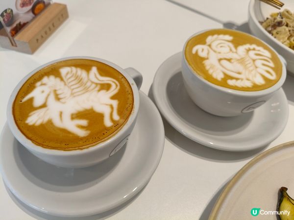 咖啡拉花藝術：飛馬與公雞