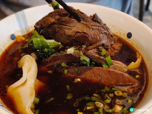 段純貞牛肉麵🍜！湯濃麵彈，正宗台灣味😋！