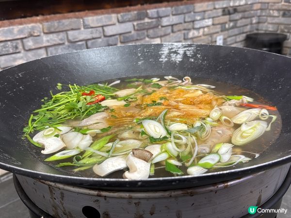 首爾鐘路三街隱藏美食🐔  
鐵鍋蓋上的一隻雞，打卡必備📸