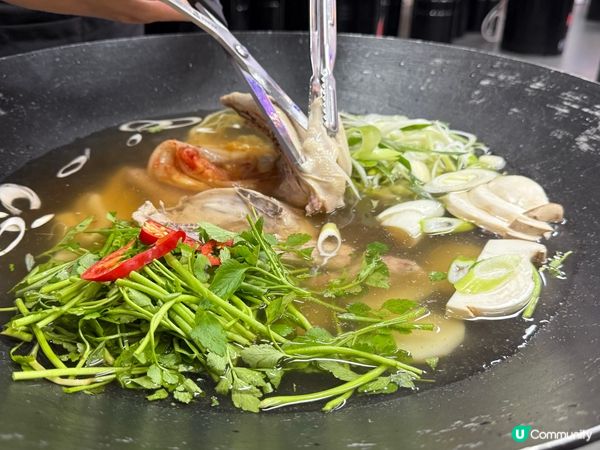首爾鐘路三街隱藏美食🐔  
鐵鍋蓋上的一隻雞，打卡必備📸