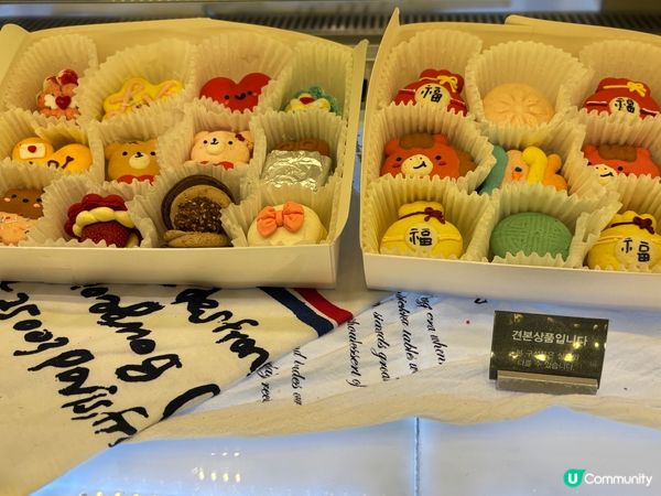 去旅行必行百貨公司的甜品區,唔買睇下都超開心｡樣樣食既都驚肥...