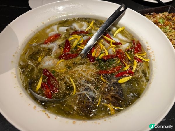 荀崗 豆腐煲✨ 又麻又辣的酸菜魚🐟 香噴噴的片皮鴨🪿還有炒麵